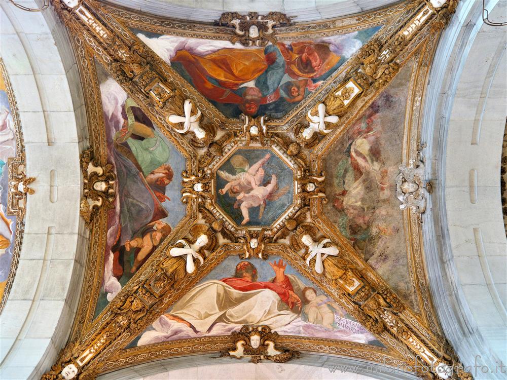 Milano - Decorazioni sulla volta di una delle campate delle navate laterali della Chiesa di Santa Maria dei Miracoli